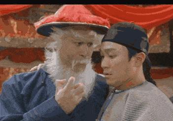 他被誉为“风月片”教父，拦截训练中的女兵，直言：我们结婚吧