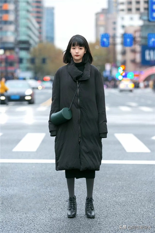 韩国女生穿羽绒服,今年韩国版最潮流的时髦羽绒服