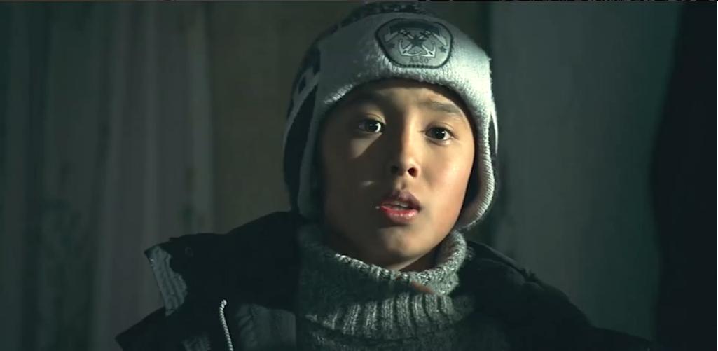 75岁老头被狼群追杀徒手大战狼群,放羊老汉遭遇狼群