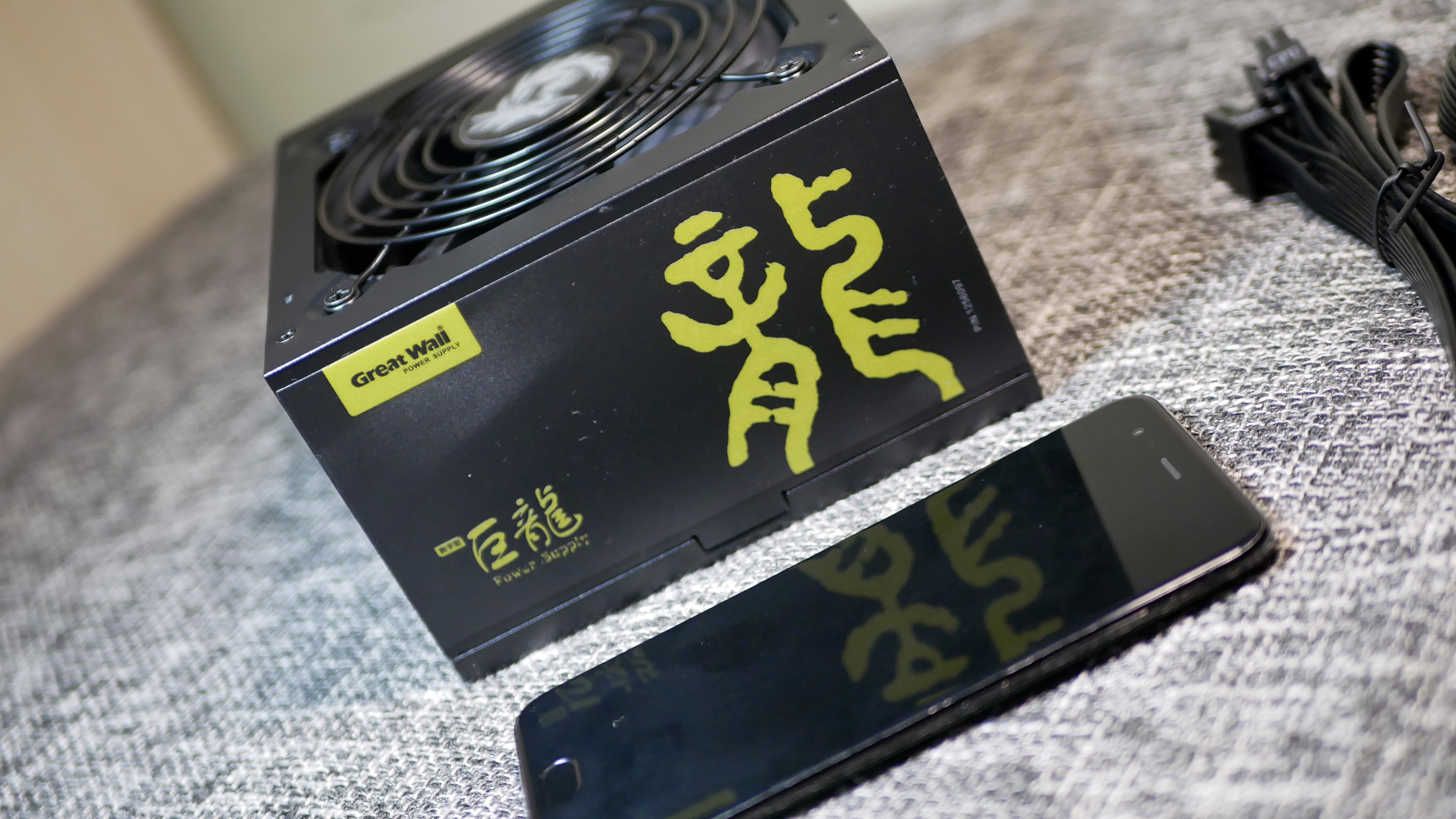 RGB机箱怎么玩？电铠DK104、650W超级巨龙S6模组电源体验