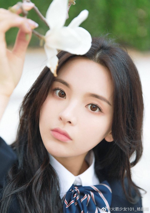 相貌平平杨超越？她的颜是否真的被吹嘘过渡？