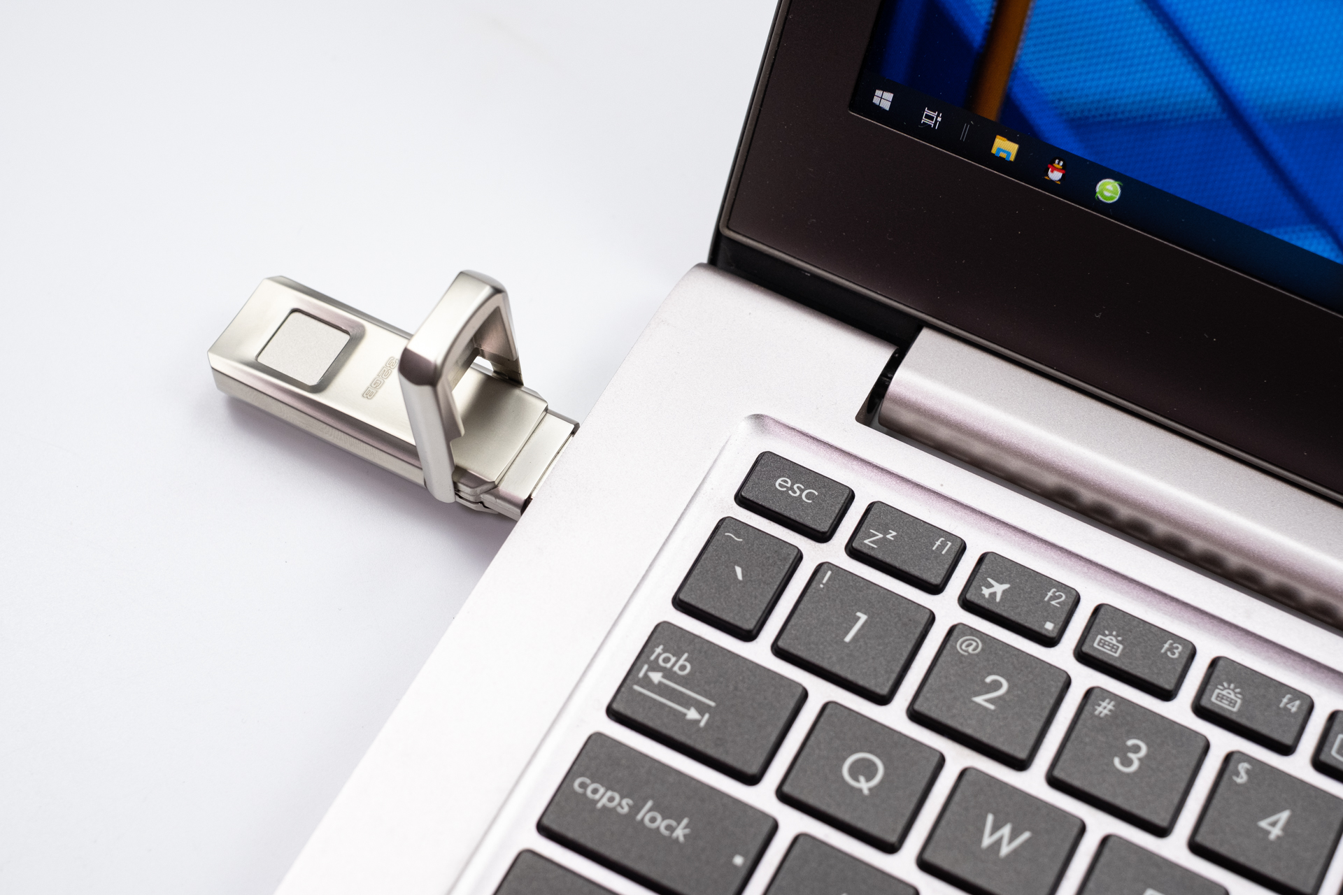 指尖机密,SM4机密算法更安全:爱国者指纹加密U盘U90