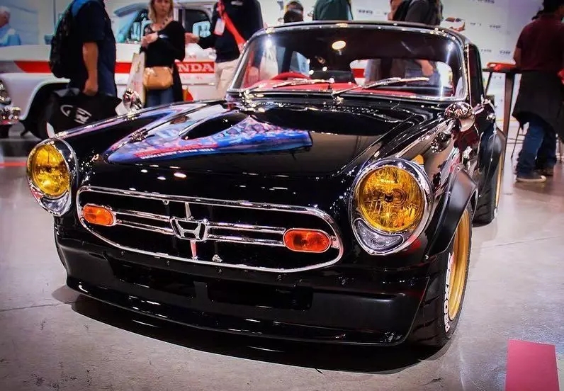 吴彦祖戴墨镜开跑车,吴彦祖开跑车的视频