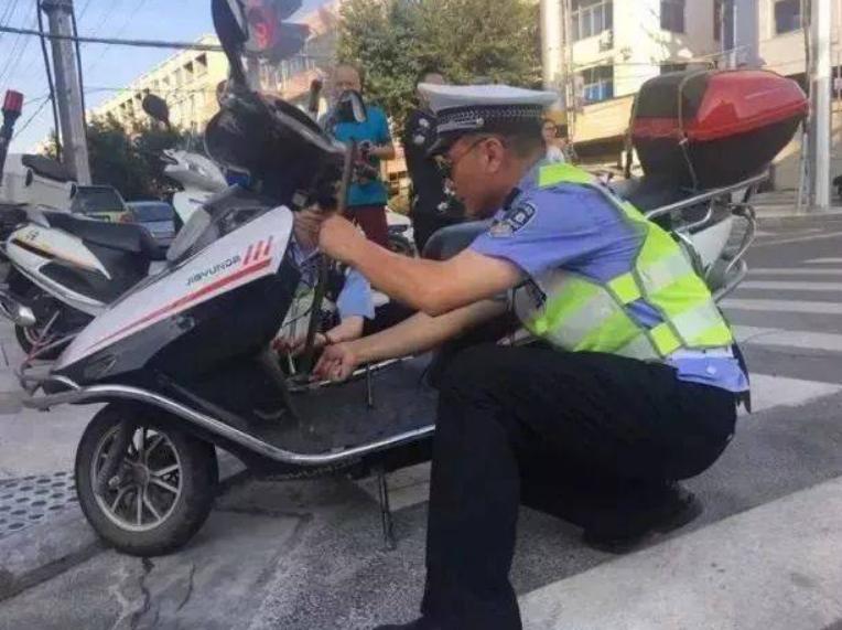 骑电动车被吊销驾照合理吗,骑电动车被吊销驾照怎么办