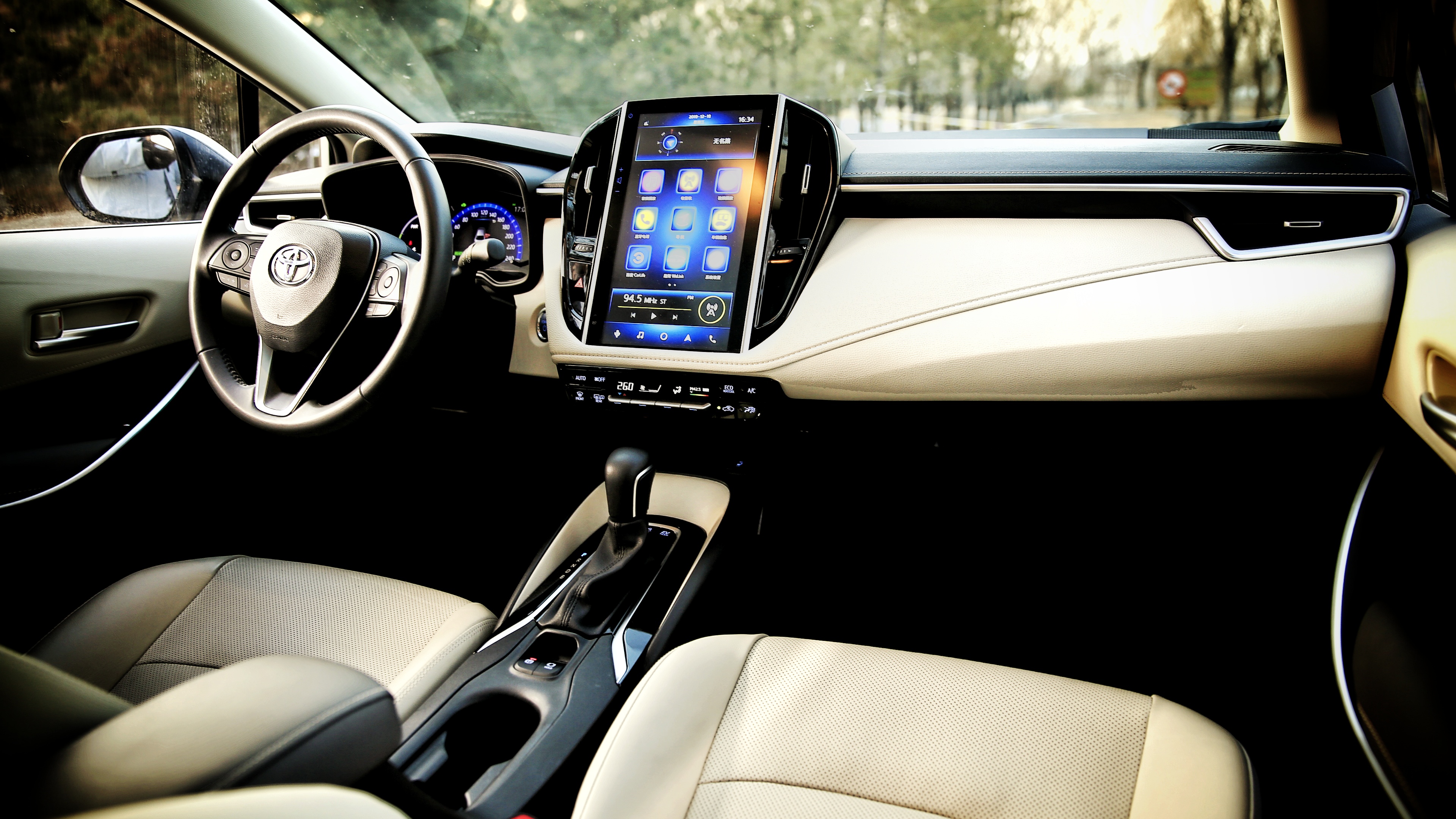 2020款卡罗拉双擎精英版试驾视频,卡罗拉双擎天青石2019款试驾