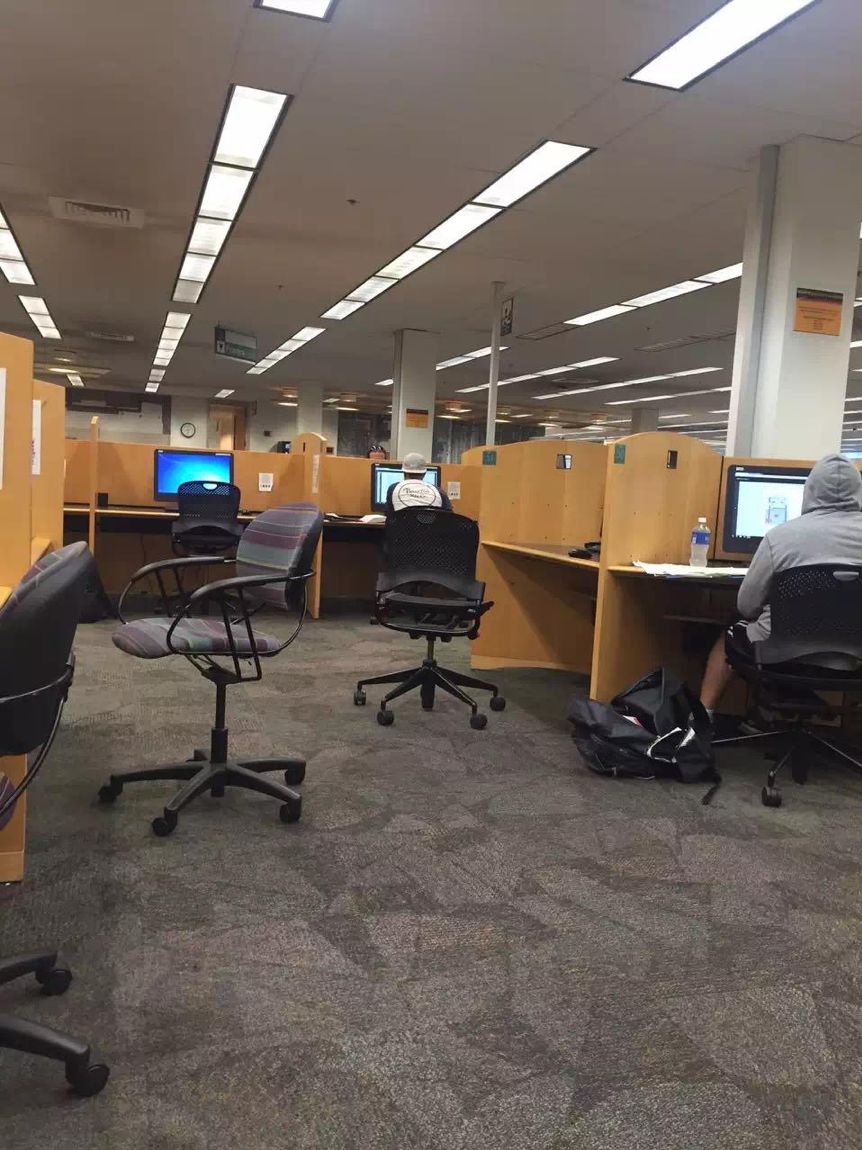 留学生美国做直播卖货，靠一部手机暴富后却休了学，美国人看不懂