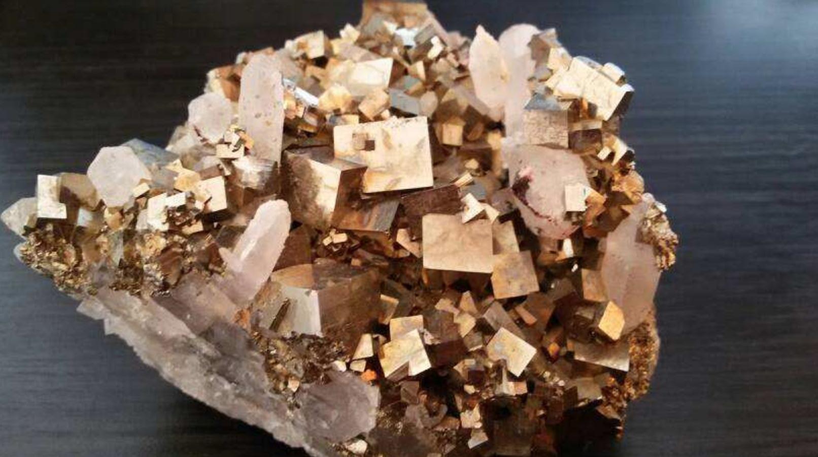 黄金与沙金颜色的区别是什么,普通黄金和硬金的区别是什么