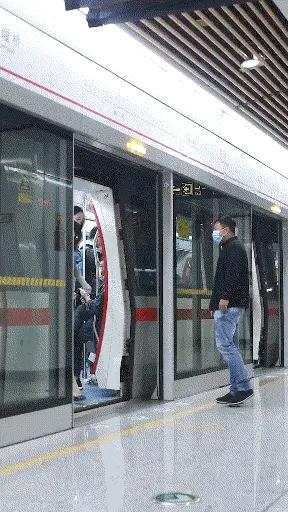 刚租的房子，打扫时发现的前租客留下的东西，要告诉房东吗？