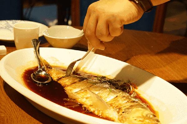 别再说“草鱼肚裆，青鱼尾”，我们将看一眼都没有了机会