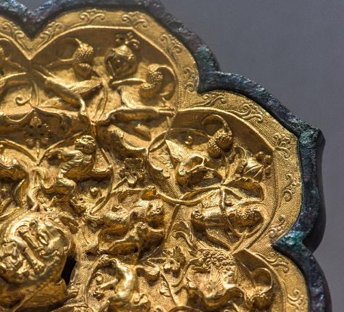 你见过铜镜里的LV吗?深藏古墓的盛唐宝镜,连皇帝送礼都爱选它