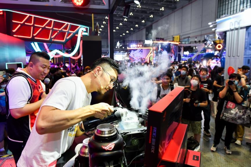 梦幻联动二次元狂欢ROG信仰星球空降BW2021