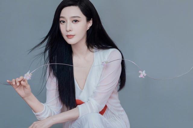 范冰冰首次现身高调穿着亮眼,范冰冰外出骑单车