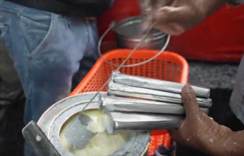 印度街头奇怪的不锈钢设备，看起来有点恶心，做的东西却卖疯了