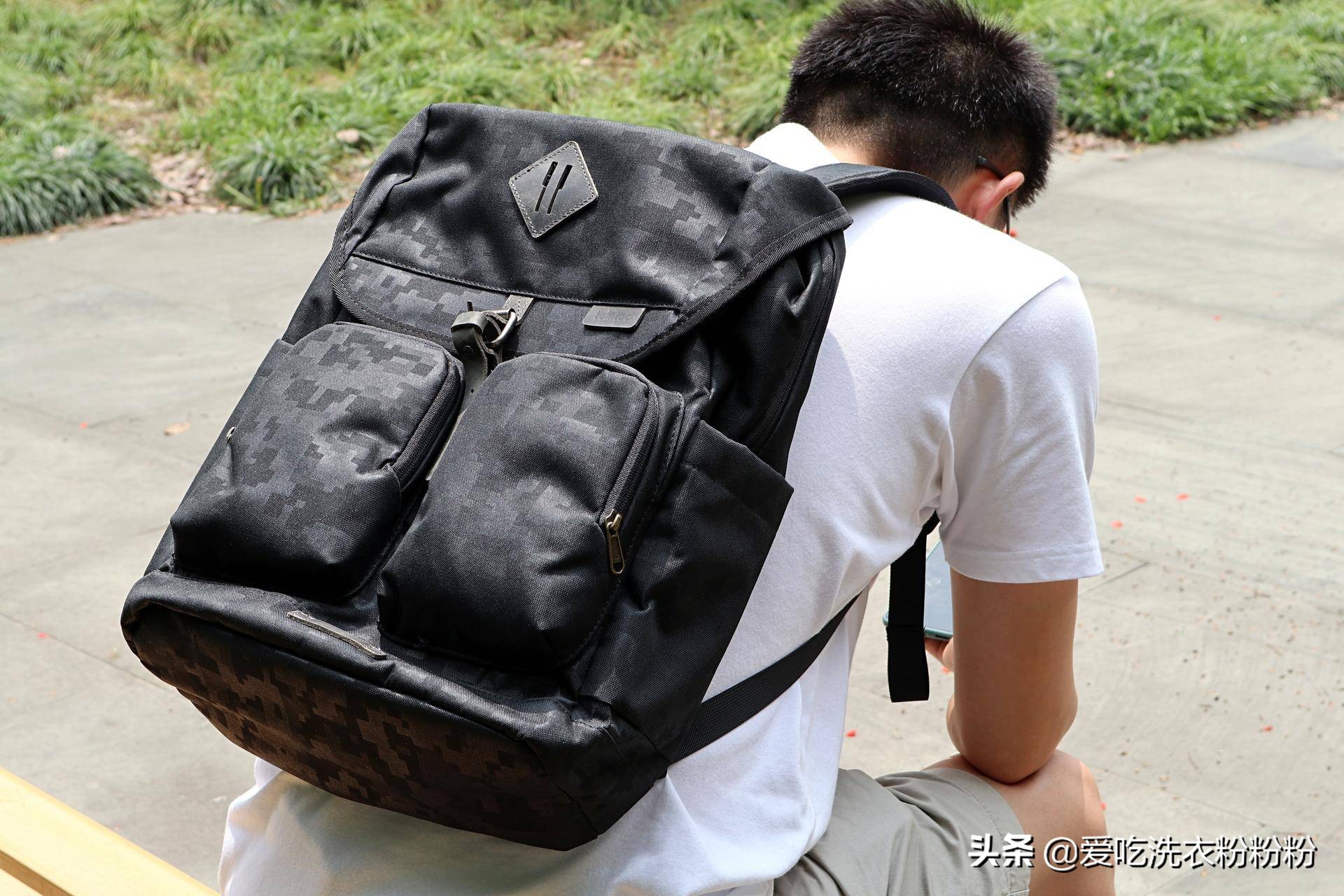 通勤出游两不误——tomtocA90暗纹迷彩双肩包