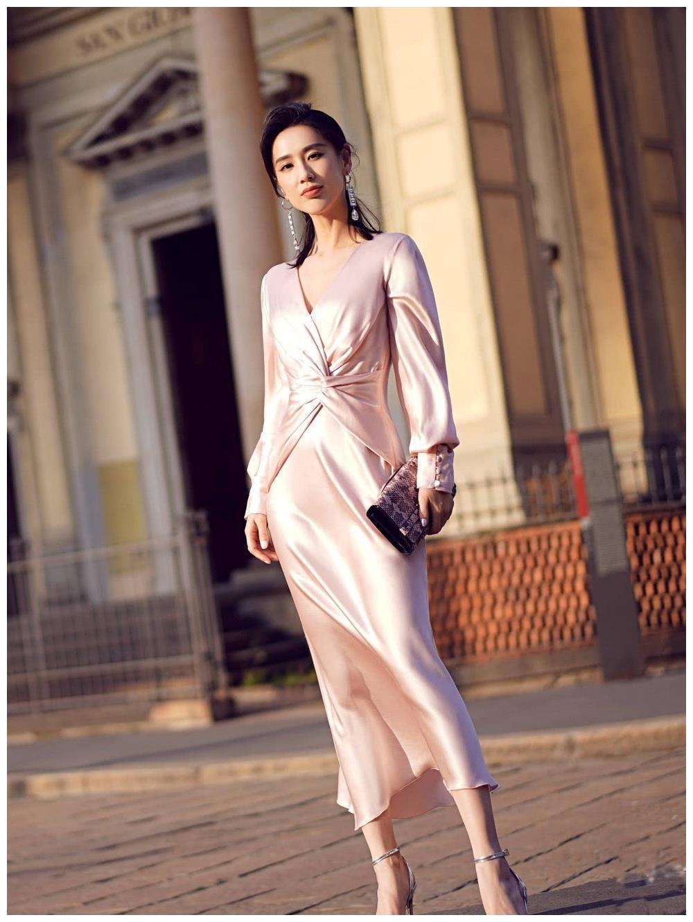 黄圣依紧身裙搭配图,黄圣依露脐装搭配图片