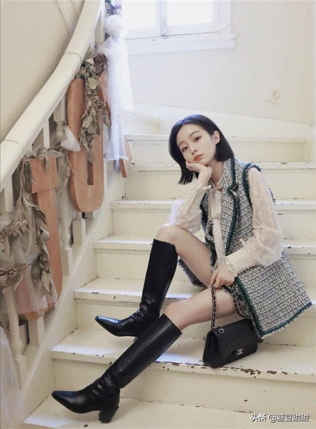 2020秋冬新潮混搭：短裤+长靴，时髦气质高级，上身秒变腿精