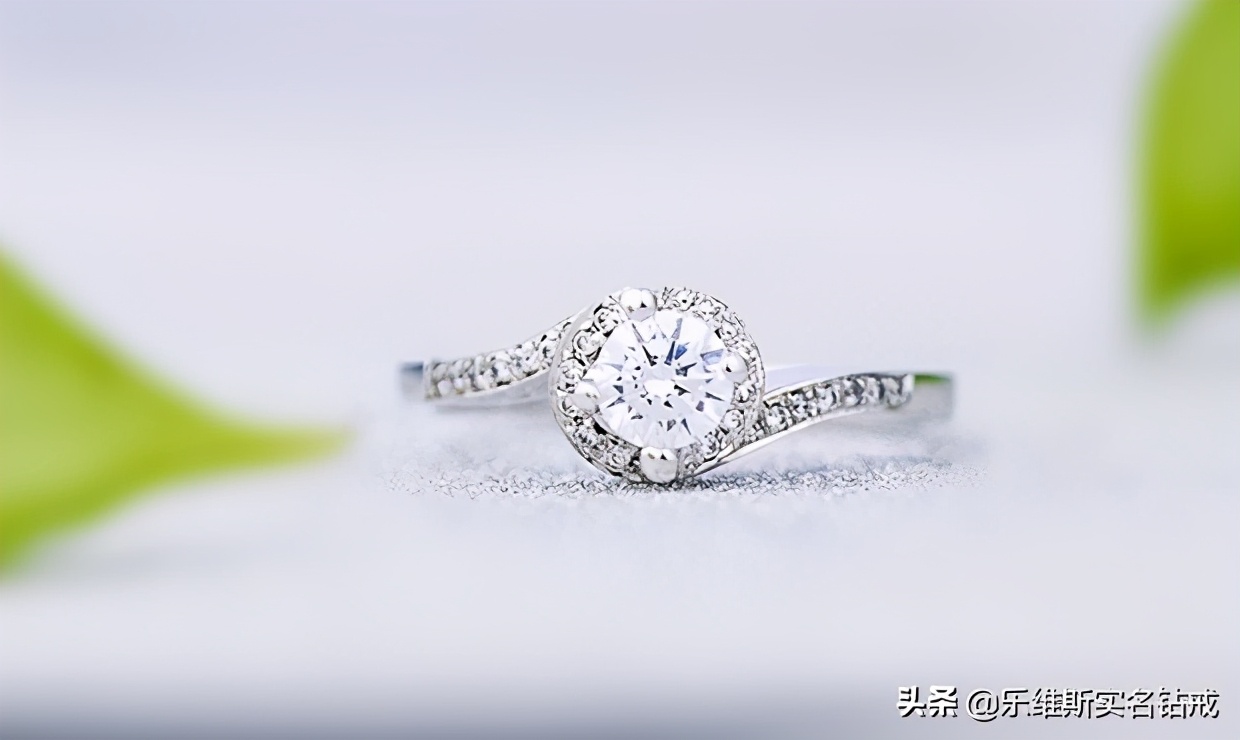 求婚钻戒和订婚钻戒可以用一个吗,订婚钻戒和结婚钻戒的区别