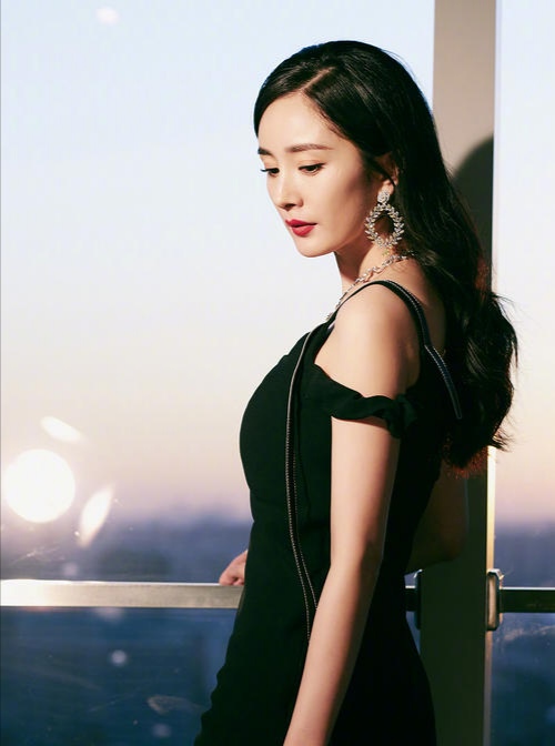 减龄发型丸子头女2020流行发型,什么发型半扎丸子头减龄