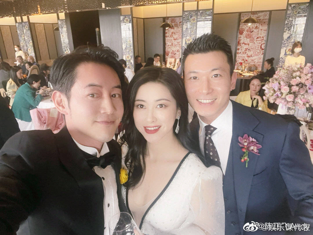 朱珠穿婚纱美出新高,朱珠年轻时样子