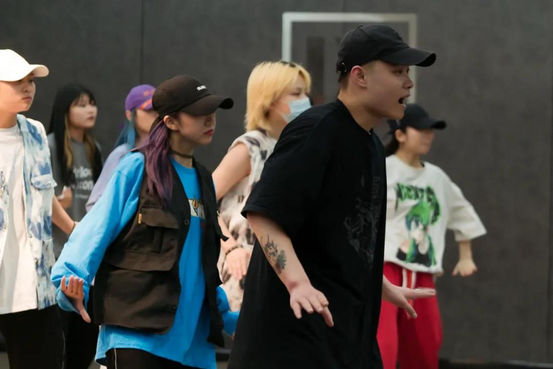 跳舞总是动作不到位,跳舞总是跟不上动作怎么办