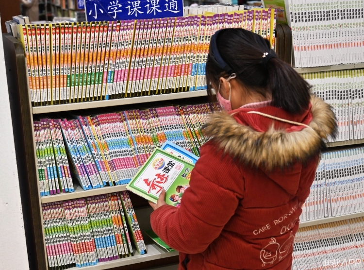 开学书店生意火爆,开学了书店爆满了