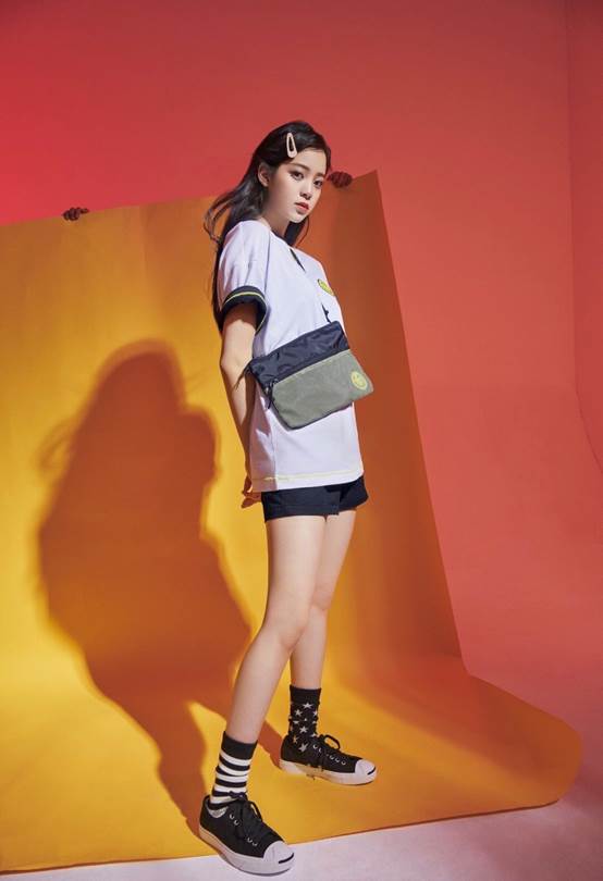 欧阳娜娜匡威造型,匡威欧阳娜娜黑色亮片鞋