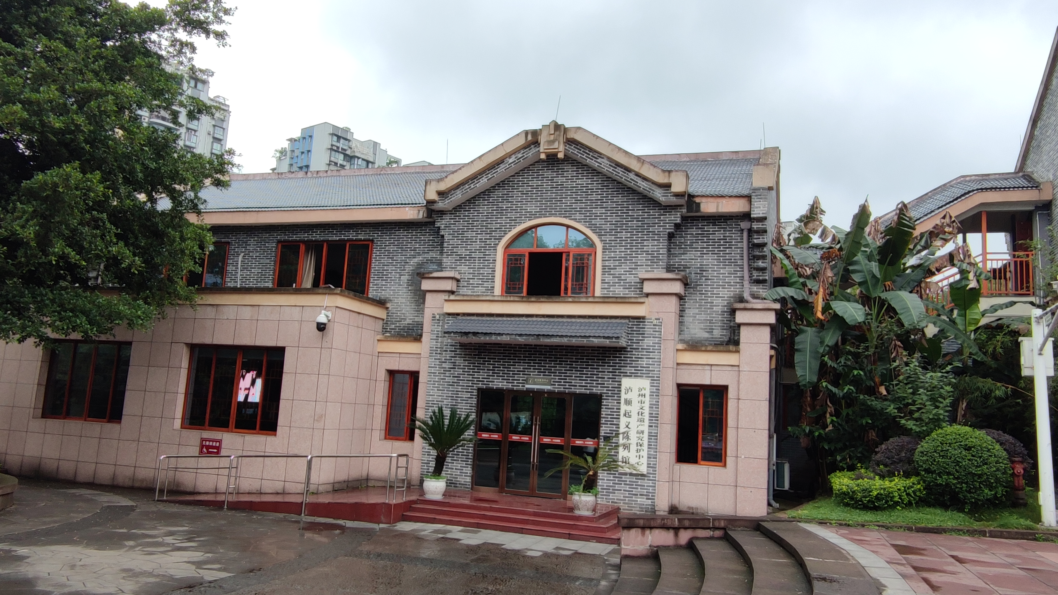 追寻先烈足迹讲述红色故事,追寻红色足迹讲红色故事朗诵