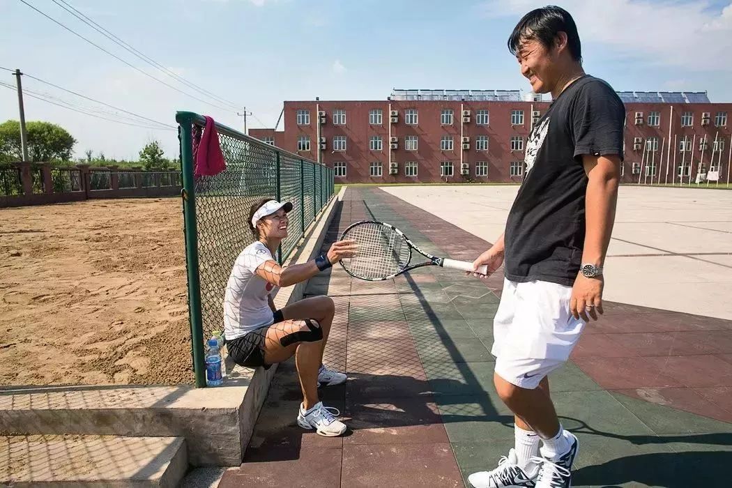 网球第一人李娜和姜山,李娜网球性格