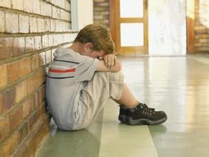 孩子看见陌生人不敢说话怎么办呢,小孩见到陌生人会害怕胆小怎么办