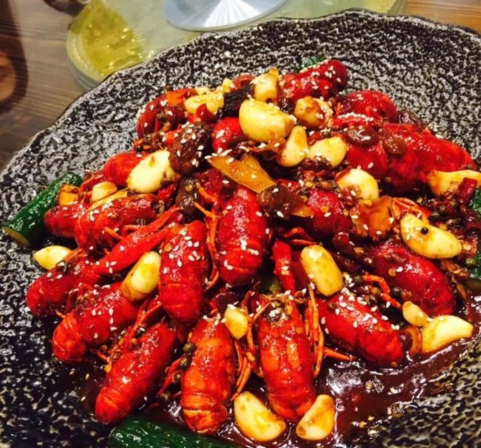 南宁美食推荐必吃龙虾,南宁最好吃的五香龙虾