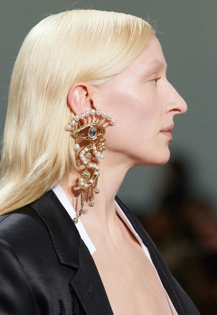 珍珠耳钉优雅永不过时,经典大方的耳钉