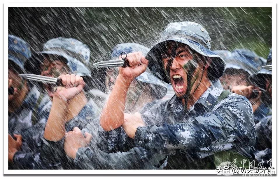 兵哥教你*首匕**格斗术(可用防身笔代替),招式简洁,刀刀击要害