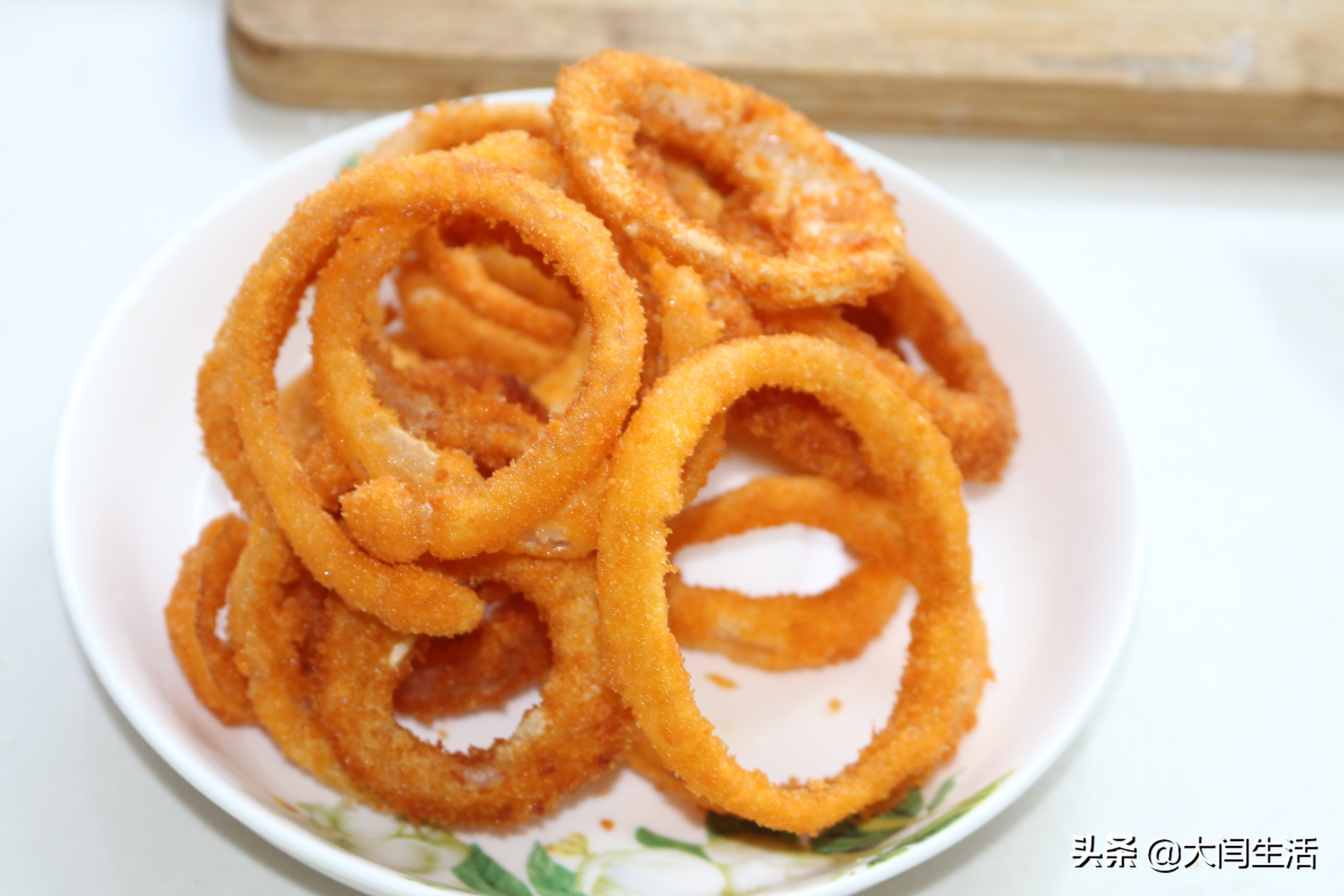 洋葱圈撒孜然还是蘸着番茄酱吃,炸洋葱圈热油还是凉油