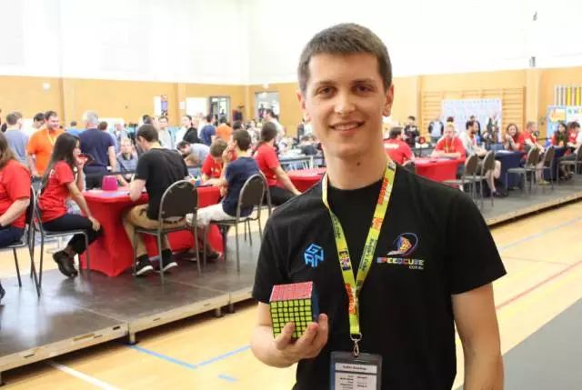 魔方怎么做到那么快,做好一面魔方后的教学视频