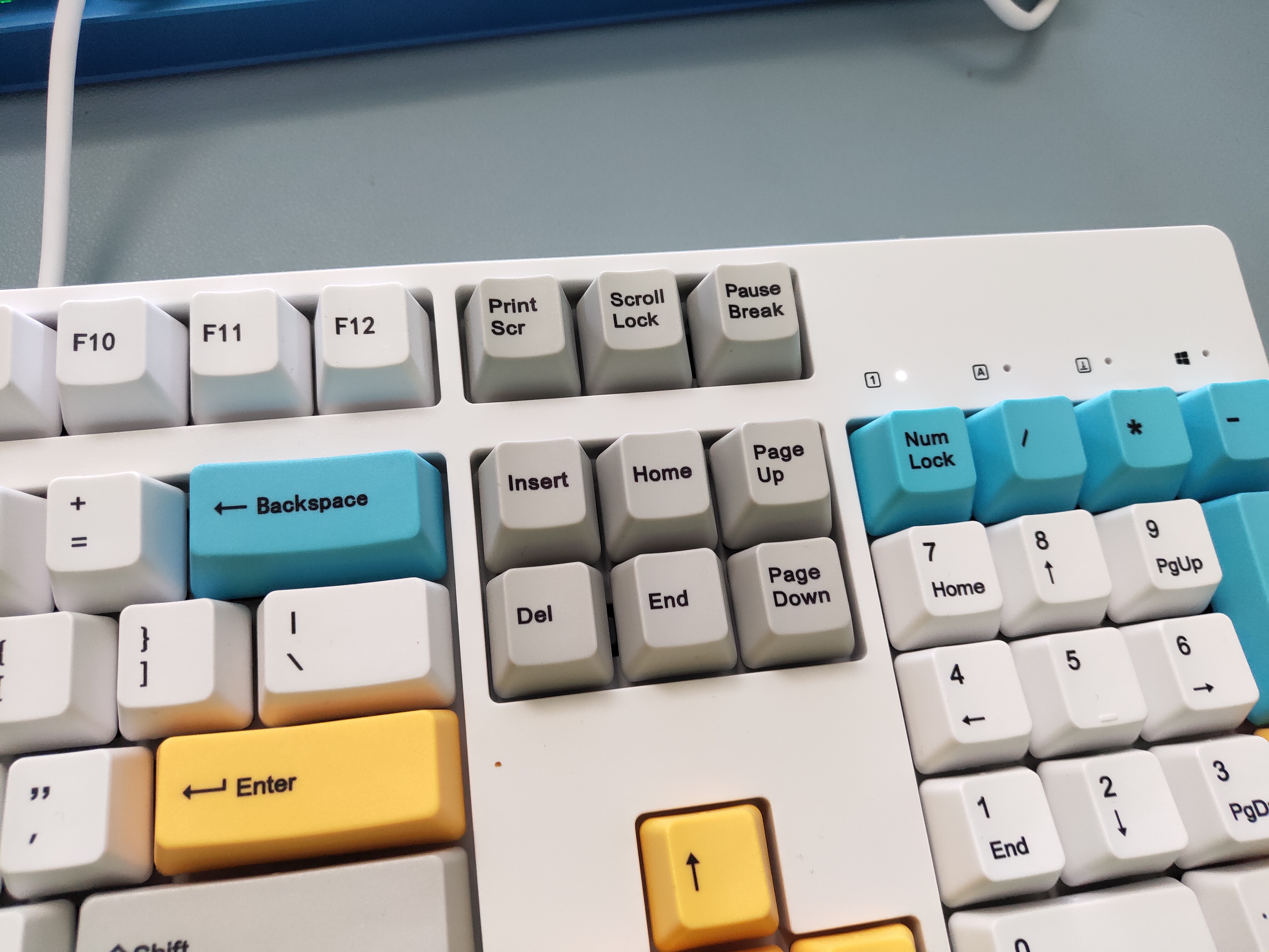 机械键盘樱桃轴与普通轴的区别,入坑机械键盘哪种轴好