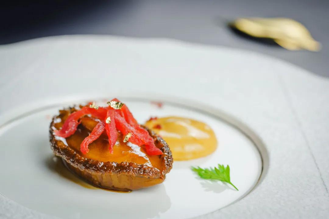 这家人均880的私房菜，连杯子都是施华洛世奇