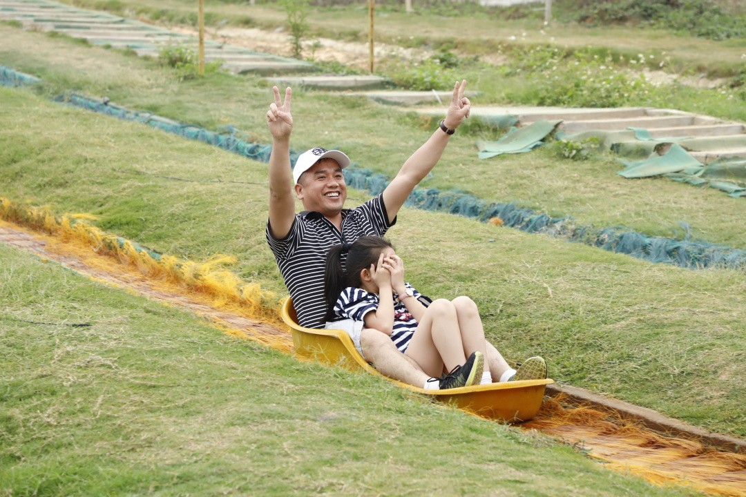 东莞东城莞师附小2022届604班,莞师附小学生踢球