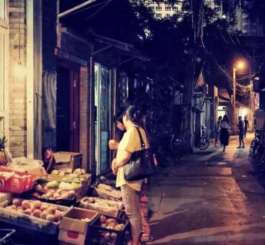 当年坐在宝马车上哭的女孩嫁了吗,宁愿坐宝马里哭的网红马诺