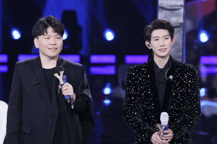 暗黑王源上线，全新演绎《血腥爱情故事》，舞蹈燃炸全场