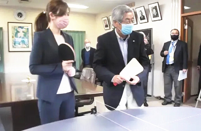 福原爱接受聘书,福原爱找到新工作