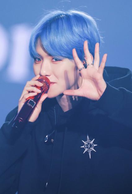 lisa和伯贤的solo销量谁厉害,lisa的solo有吉尼斯纪录吗