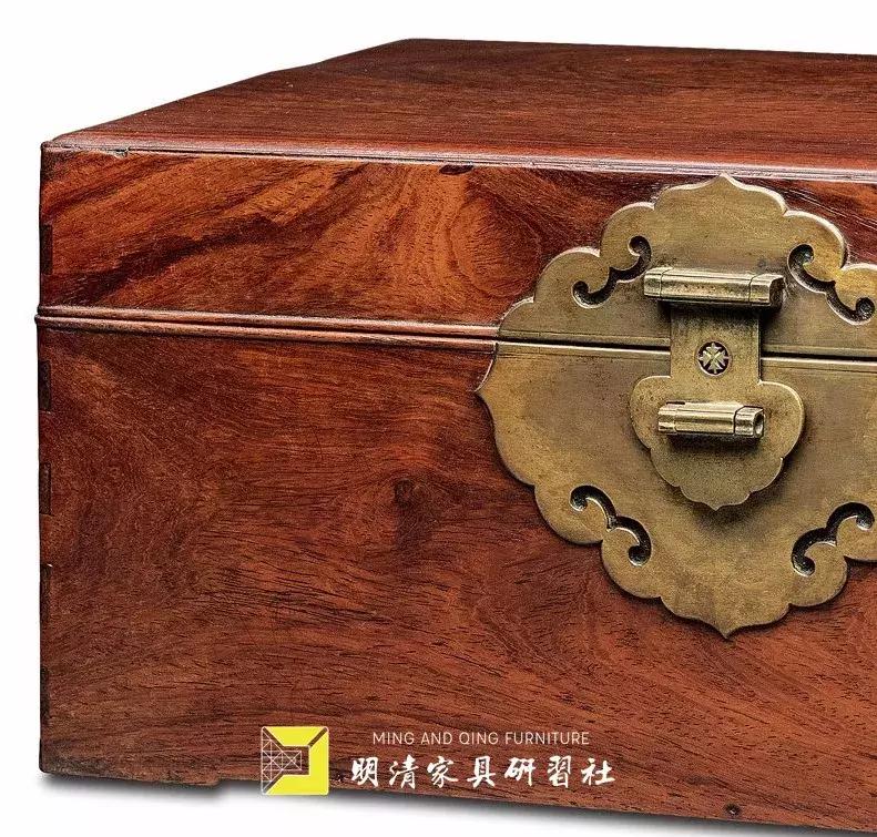 明清家具展厅灯光设计,明清家具铜蝙蝠配饰