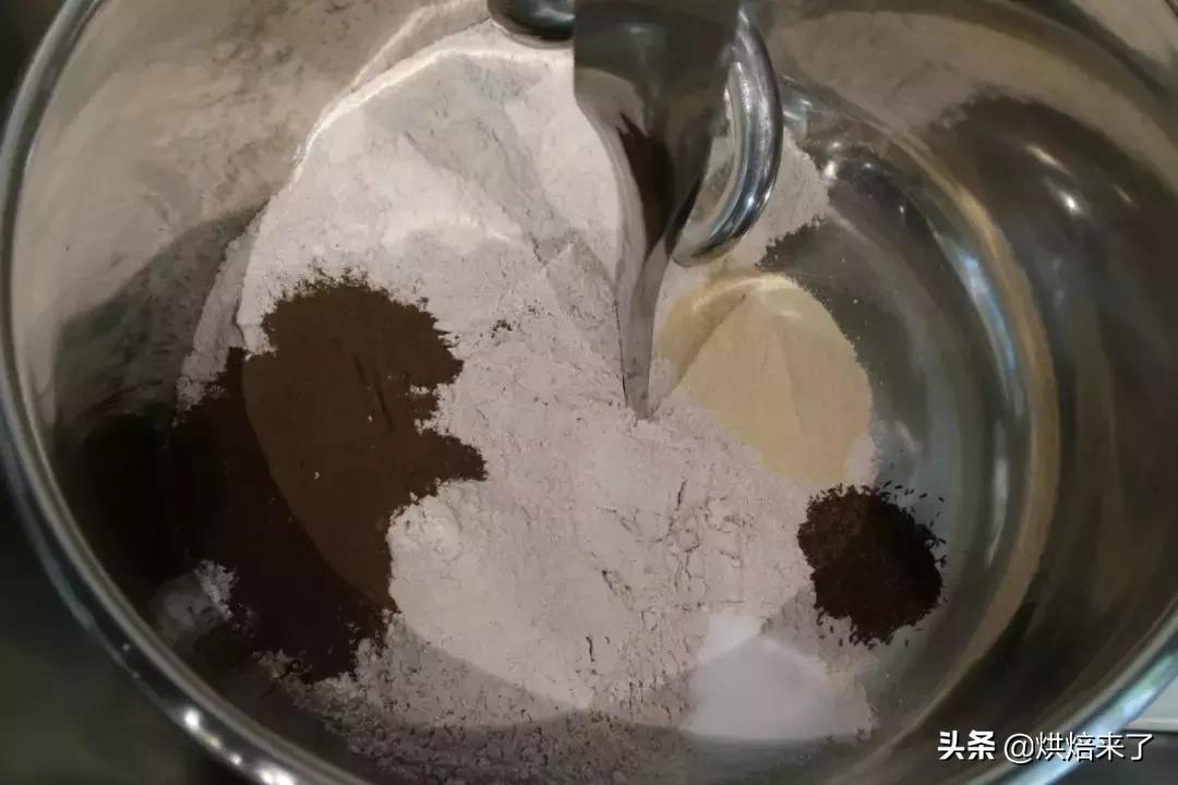 德国黑麦酸面包 (德国黑麦酸面包怎么吃)