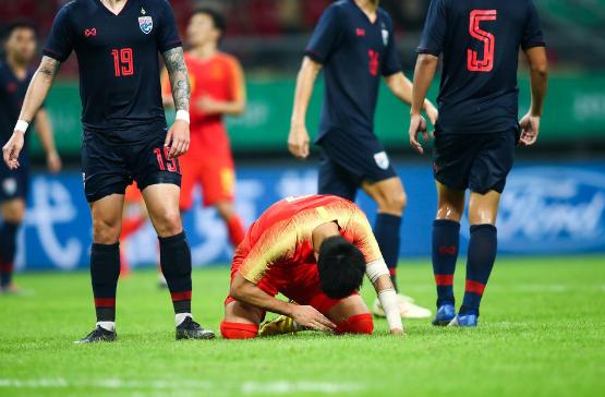 中国杯,国足兵败广西,恕我直言,留给中国队的弱队真的不多了!