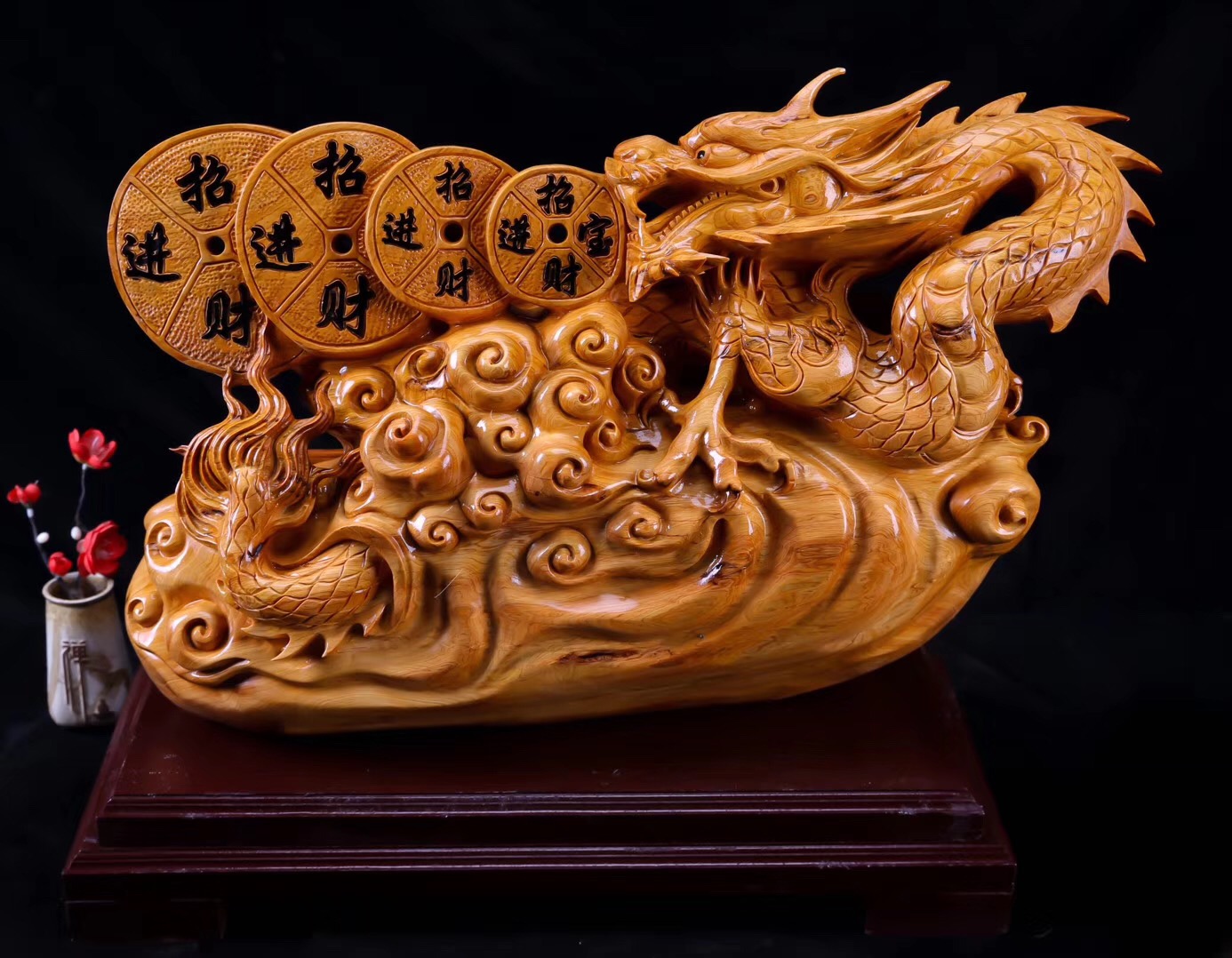 现在木雕值不值得买,买木雕注意啥