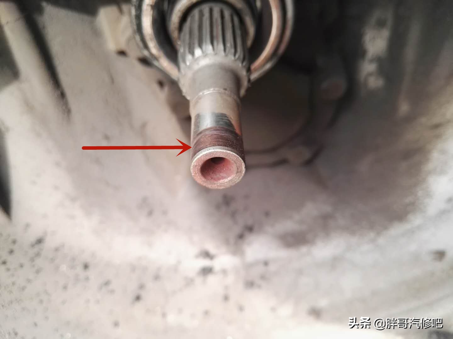 汽车挂档变速箱位置异响，胖哥抬变速箱发现原来是导向轴承问题