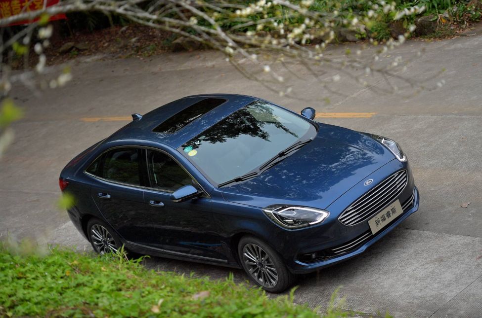 福特福睿斯和日产轩逸哪个更省油,福特福睿斯加不起油