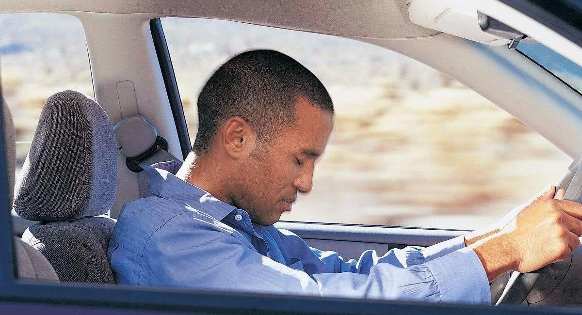 下午开高速总是犯困怎么办,一上高速就犯困下高速就没事