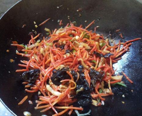 鱼香肉丝没有酸甜味,鱼香肉丝没有鱼正确吗