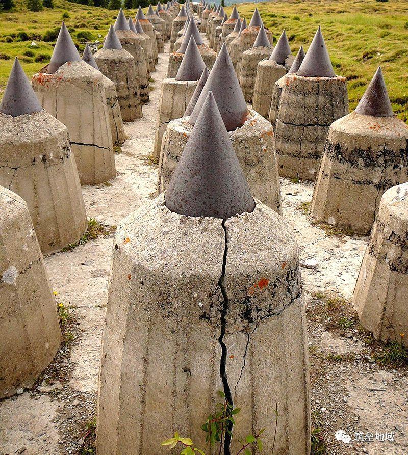 二战海滩上的防御工事,诺曼底海滩上的铁架子是什么